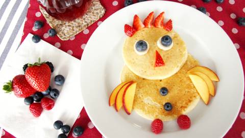 Pancake uccellino con frutta fresca