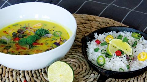 Curry vegano con latte di cocco e tofu